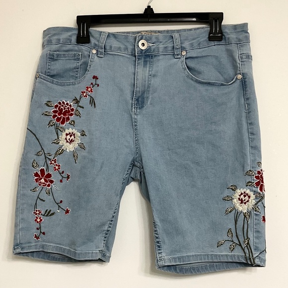 Sandpiper Women's Embroidered Stretch Denim Bermuda Shorts Size 14P - Picture 1 of 9
